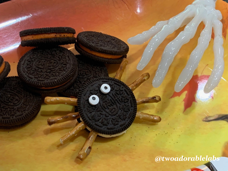 Spider Cookies | www.twoadorablelabs.com