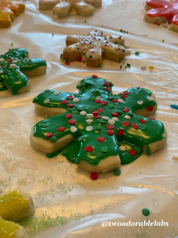 Sugar cookies green dots Sugar Cookies | www.twoadorablelabs.com